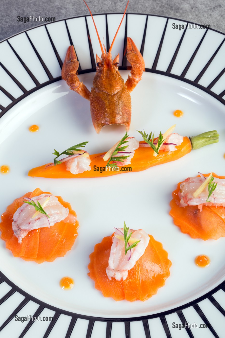 RAVIOLES DE CAROTTES FARCIES AUX ECREVISSES, RECETTE DE LAURENT CLEMENT, LIVRE DES RECETTES DE TERROIR EN EURE-ET-LOIR (28), FRANCE 