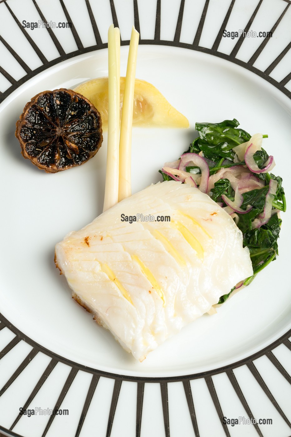 CARRELET AU BOUILLON THAI ET CITRON CONFIT, RECETTE DE LAURENT CLEMENT, LIVRE DES RECETTES DE TERROIR EN EURE-ET-LOIR (28), FRANCE 