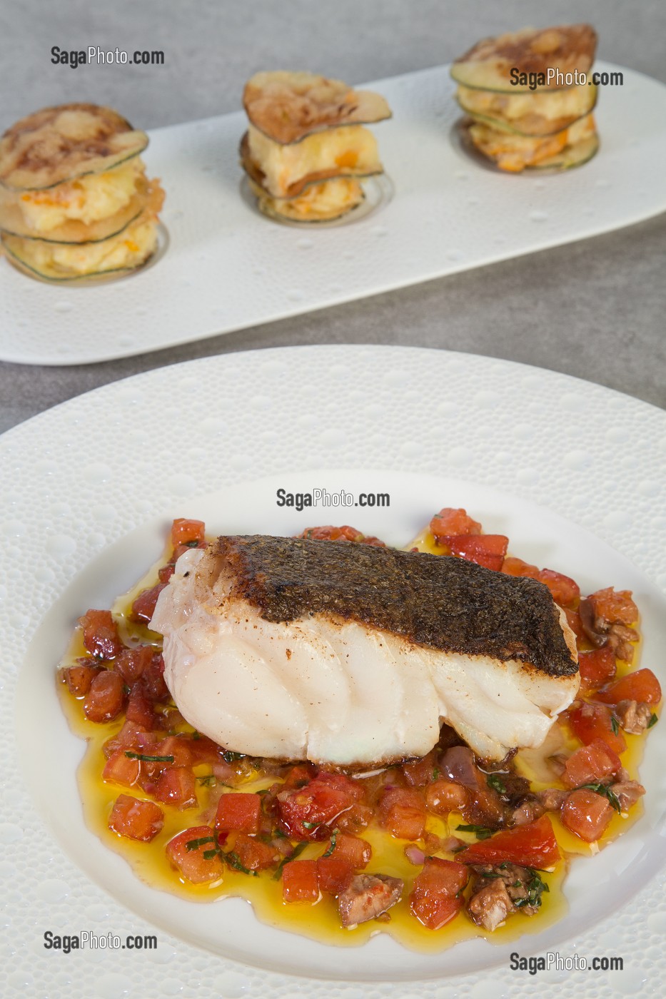 DOS DE CABILLAUD ROTI, BRANDADE DE HADDOCK EN MILLEFEUILLE DE COURGETTES, RECETTE DE LAURENT CLEMENT, LIVRE DES RECETTES DE TERROIR EN EURE-ET-LOIR (28), FRANCE 