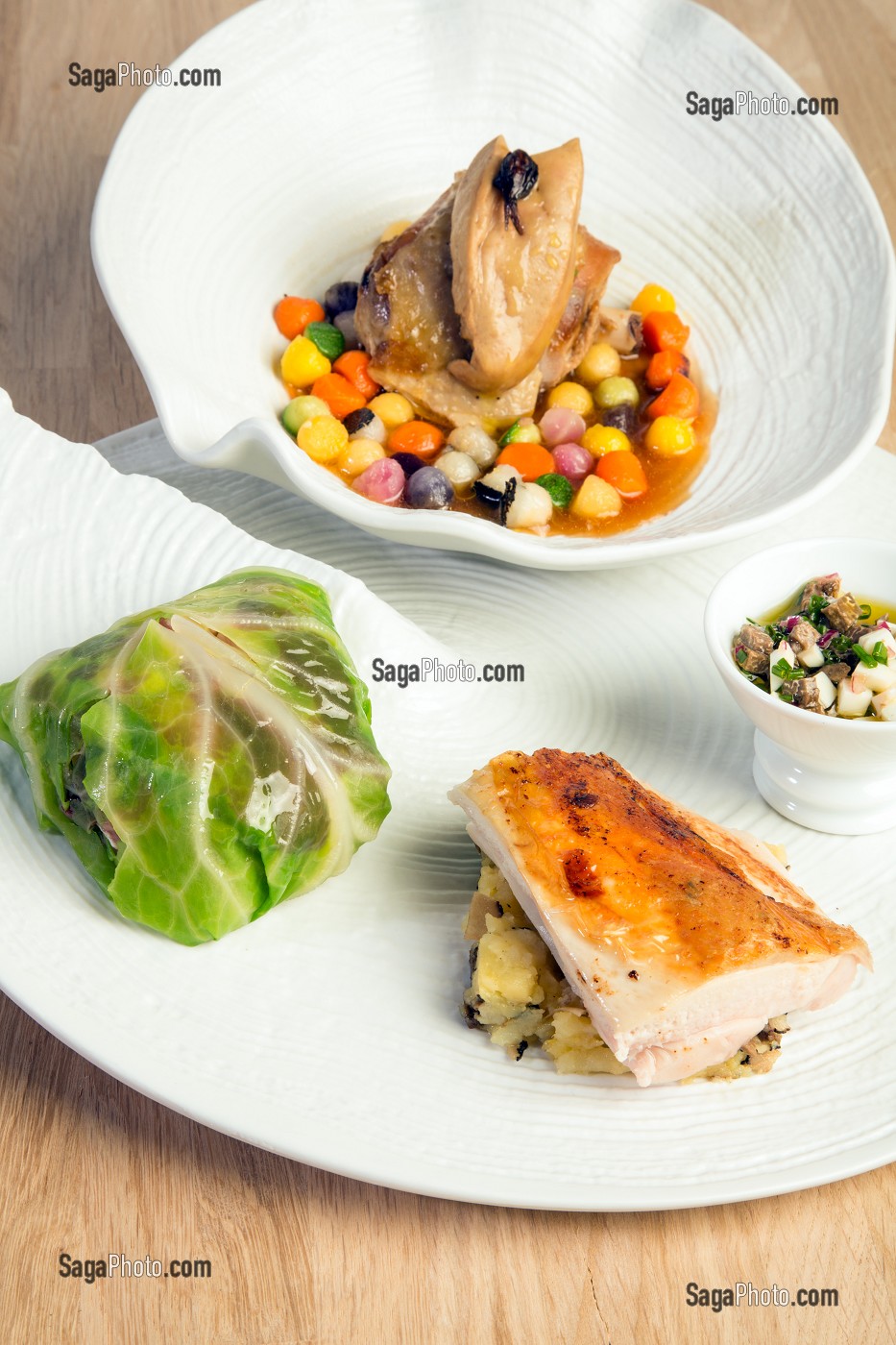 POULE AU POT REVISITEE, RECETTE DE LAURENT CLEMENT, LIVRE DES RECETTES DE TERROIR EN EURE-ET-LOIR (28), FRANCE 