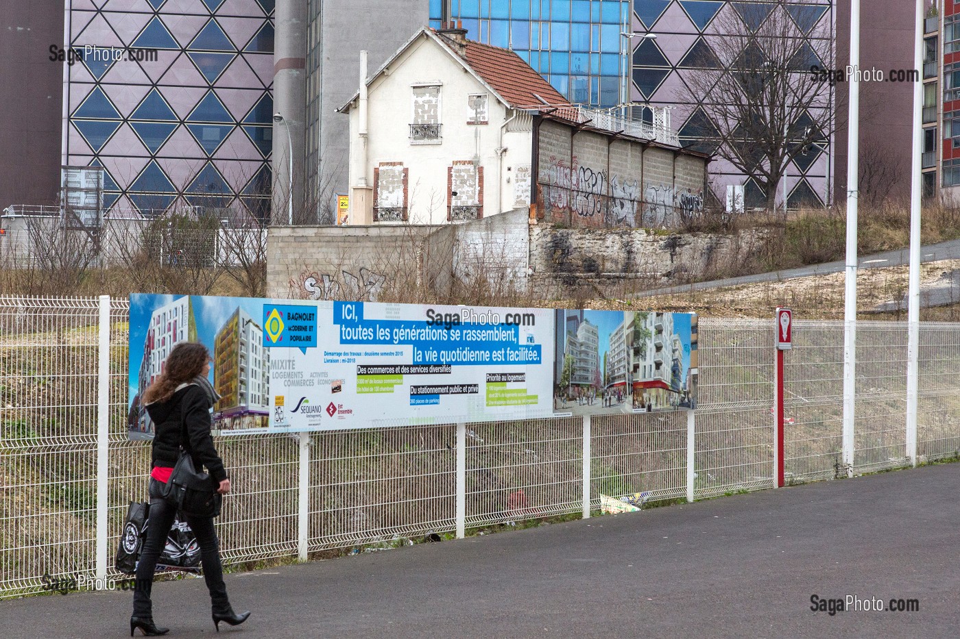 ETUDIANTS SUR LE PROJET ERGAPOLIS DE RENOVATION URBAINE DU CENTRE-VILLE (MODERNE ET POPULAIRE), POLE GALLIENI, CENTRE-VILLE DE BAGNOLET (93), FRANCE 