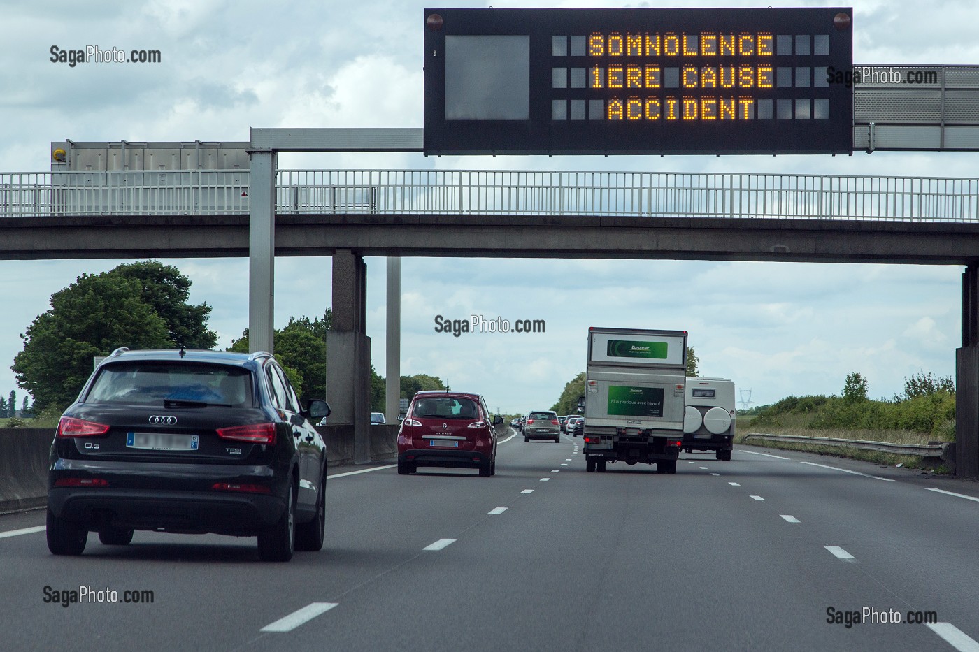 MESSAGE DE PREVENTION SUR L'AUTOROUTE, SOMNOLENCE, LA PREMIERE CAUSE D'ACCIDENT 