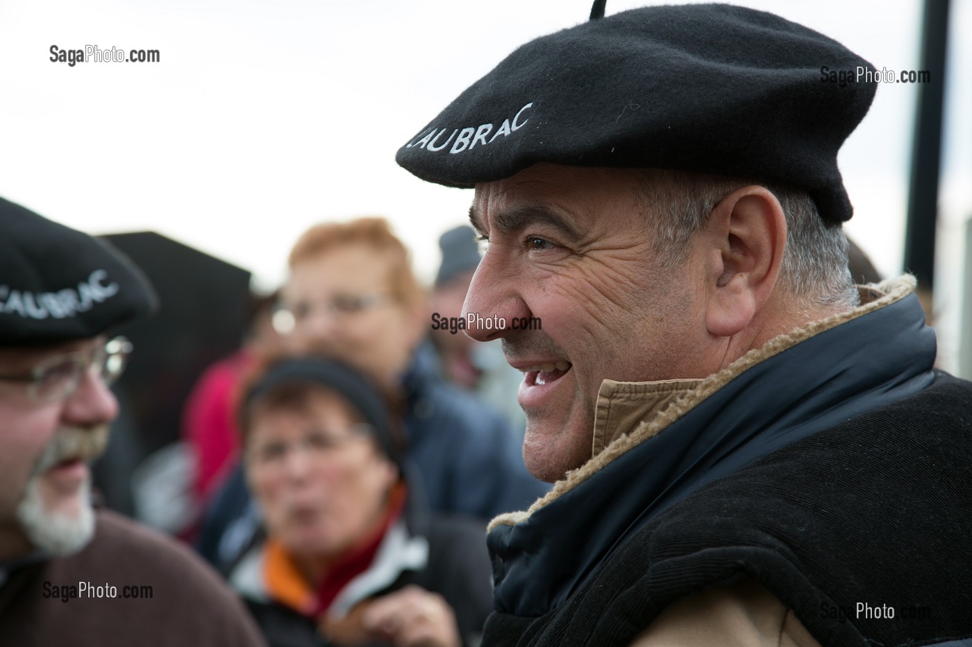 ELEVEUR ET SON BERET, FETE DE LA TRANSHUMANCE, VACHES DE RACE AUBRAC DE MARCHASTEL, LOZERE (48), FRANCE 