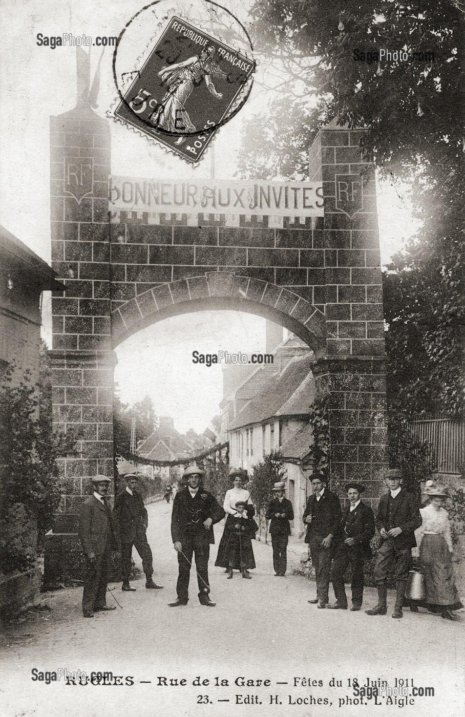 FETE DU 18 JUIN 1911, RUE DE LA GARE, CARTE POSTALE ANCIENNE, COLLECTION DE LA VILLE DE RUGLES, EURE (27), FRANCE 