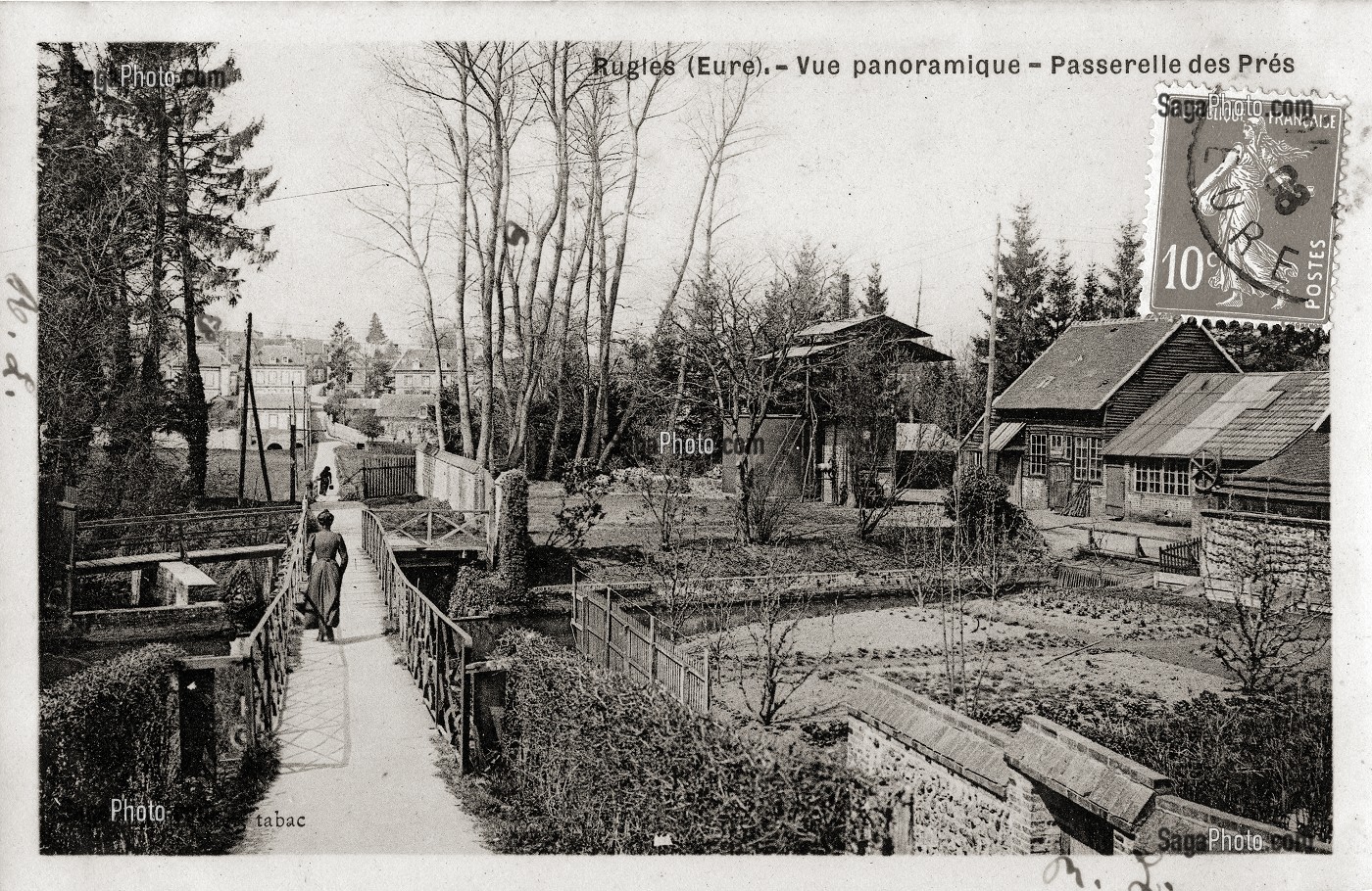 JARDINS OUVRIERS ET PASSERELLE DES PETITS PRES, CARTE POSTALE ANCIENNE, COLLECTION DE LA VILLE DE RUGLES, EURE (27), FRANCE 