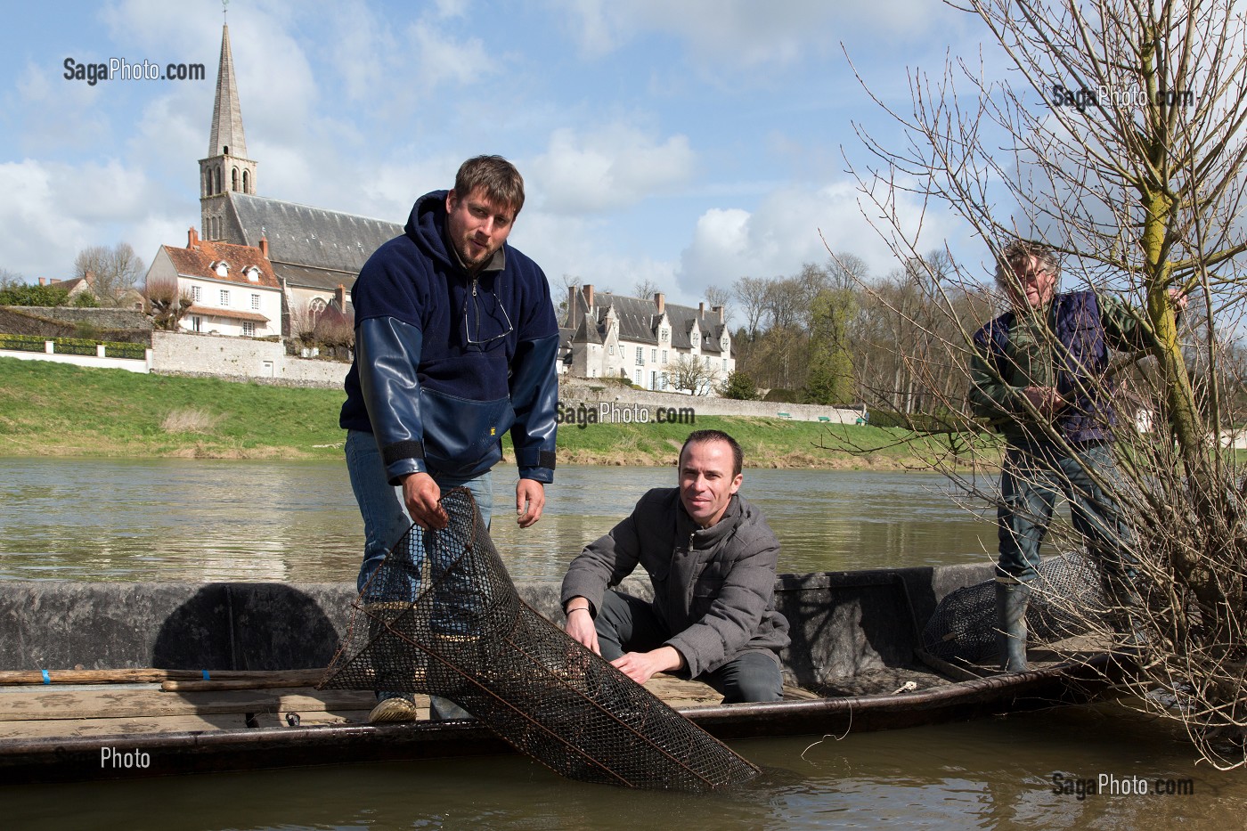 PECHE A L'ANGUILLE SUR LA LOIRE AVEC CHRISTOPHE HAY ET LES PECHEURS SYLVAIN ET PATRICK ARNOULT, MONTLIVAULT, LOIR-ET-CHER (41), FRANCE 