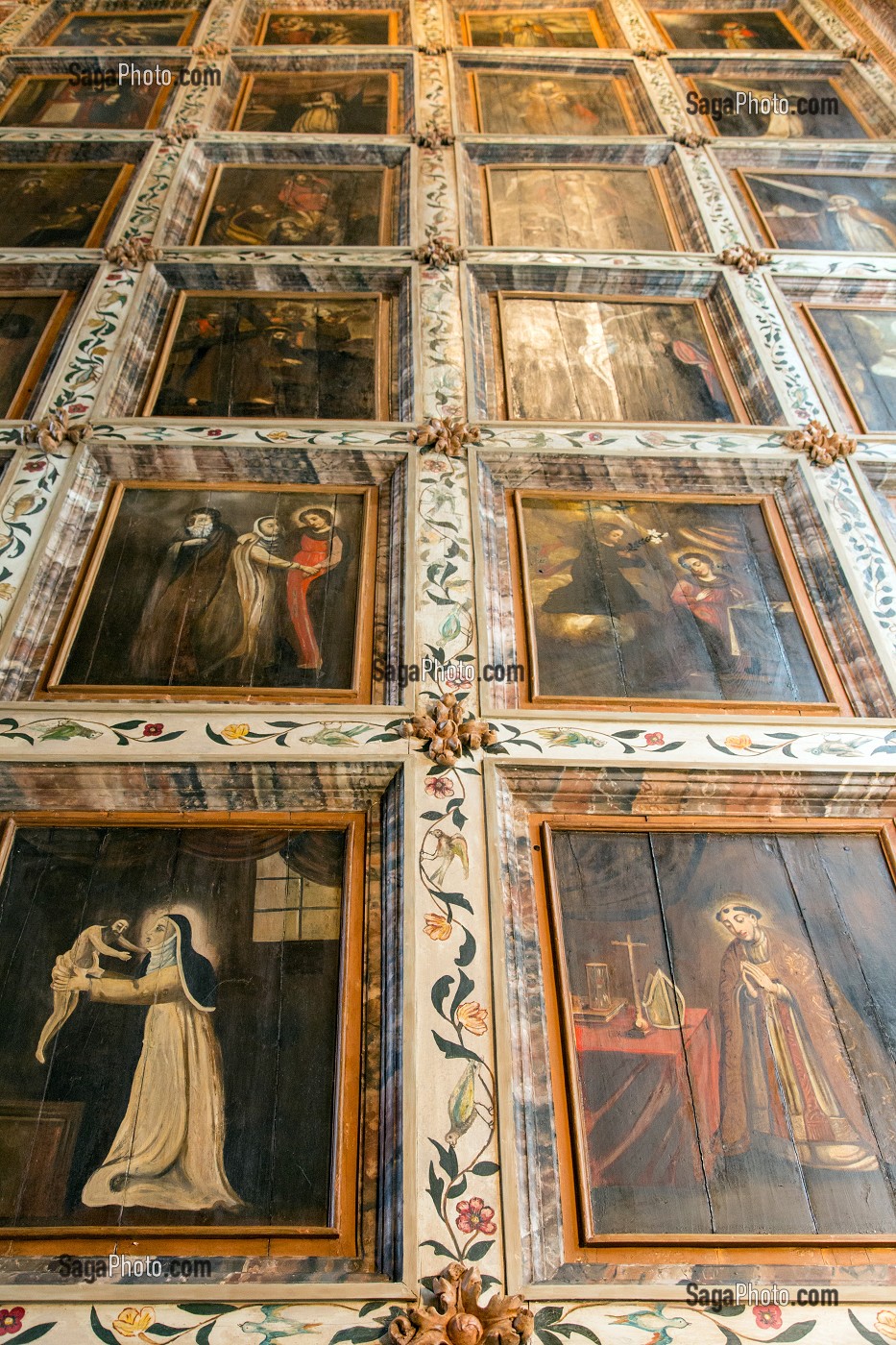 PEINTURE SUR BOIS AU PLAFOND DE LA VIE DU CHRIST, COUVENT DU CORPS DU CHRIST, VILA NOVA DE GAIA, PORTO, PORTUGAL 