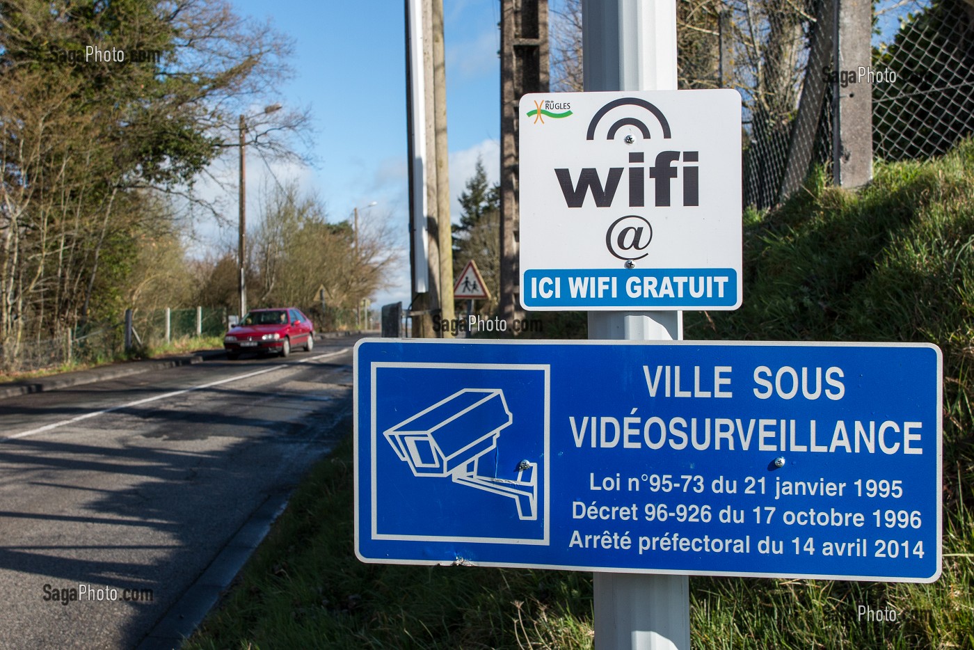 VILLE CONNECTEE AVEC DE LA VIDEOSURVEILLANCE ET DU WIFI GRATUIT, RUGLES (27), FRANCE 