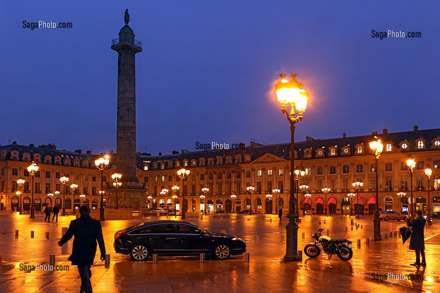 PLACE VENDOME A LA TOMBEE DE LA NUIT, PARIS, FRANCE 