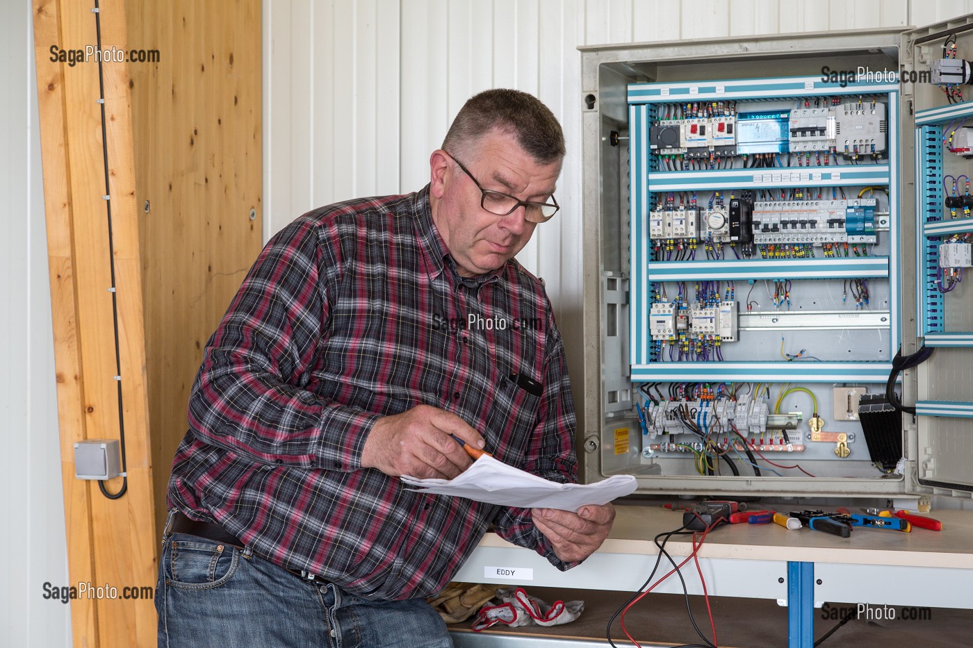 PASCAL, ELECTRICIEN DU VILLAGE, RUGLES (27), FRANCE 