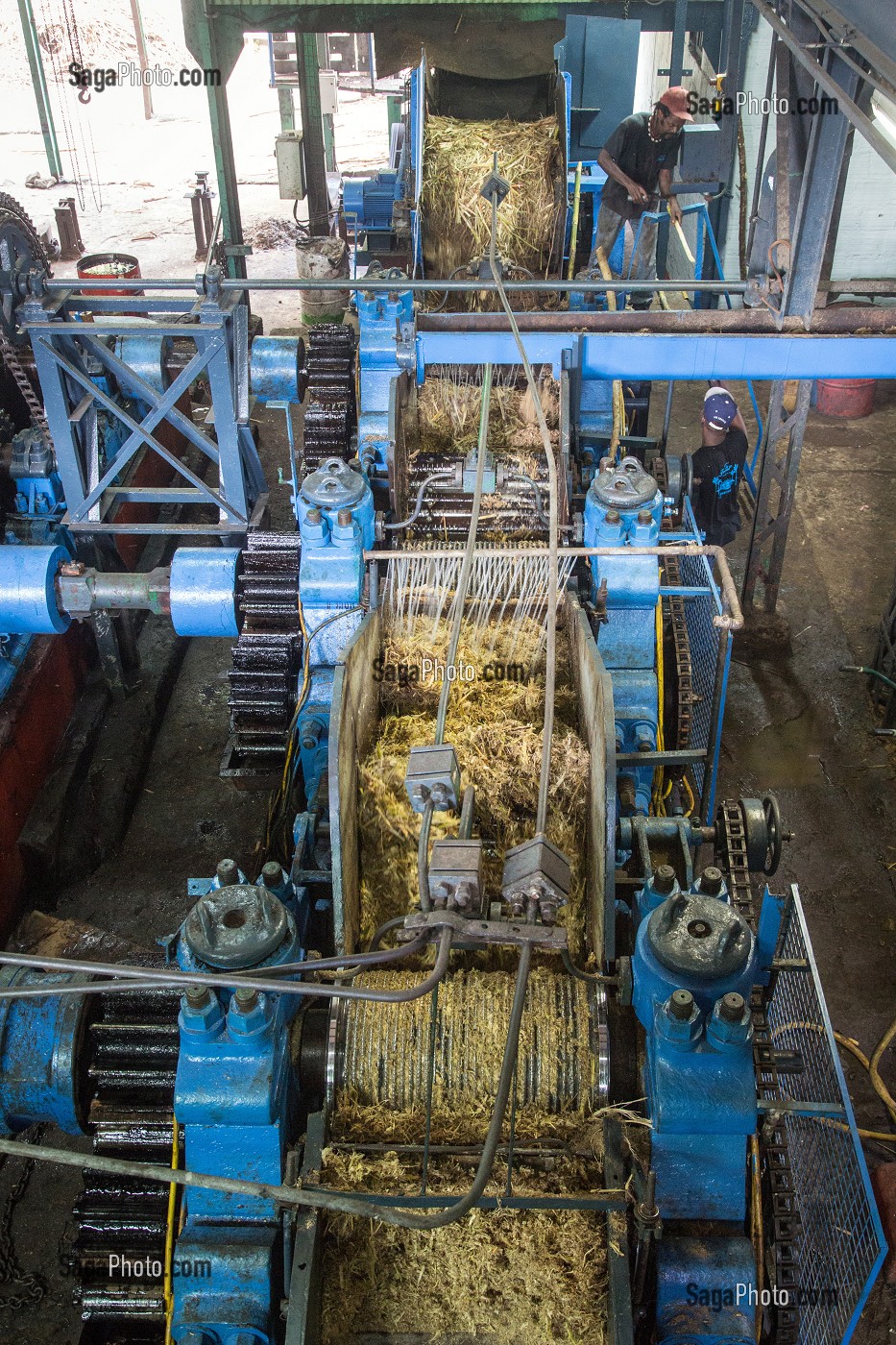 MACHINE POUR BROYER ET EXTRAIRE LE JUS DE CANNE A SUCRE, DISTILLERIE DE RHUM LA FAVORITE, FORT-DE-FRANCE, MARTINIQUE, ANTILLES FRANCAISES, FRANCE 