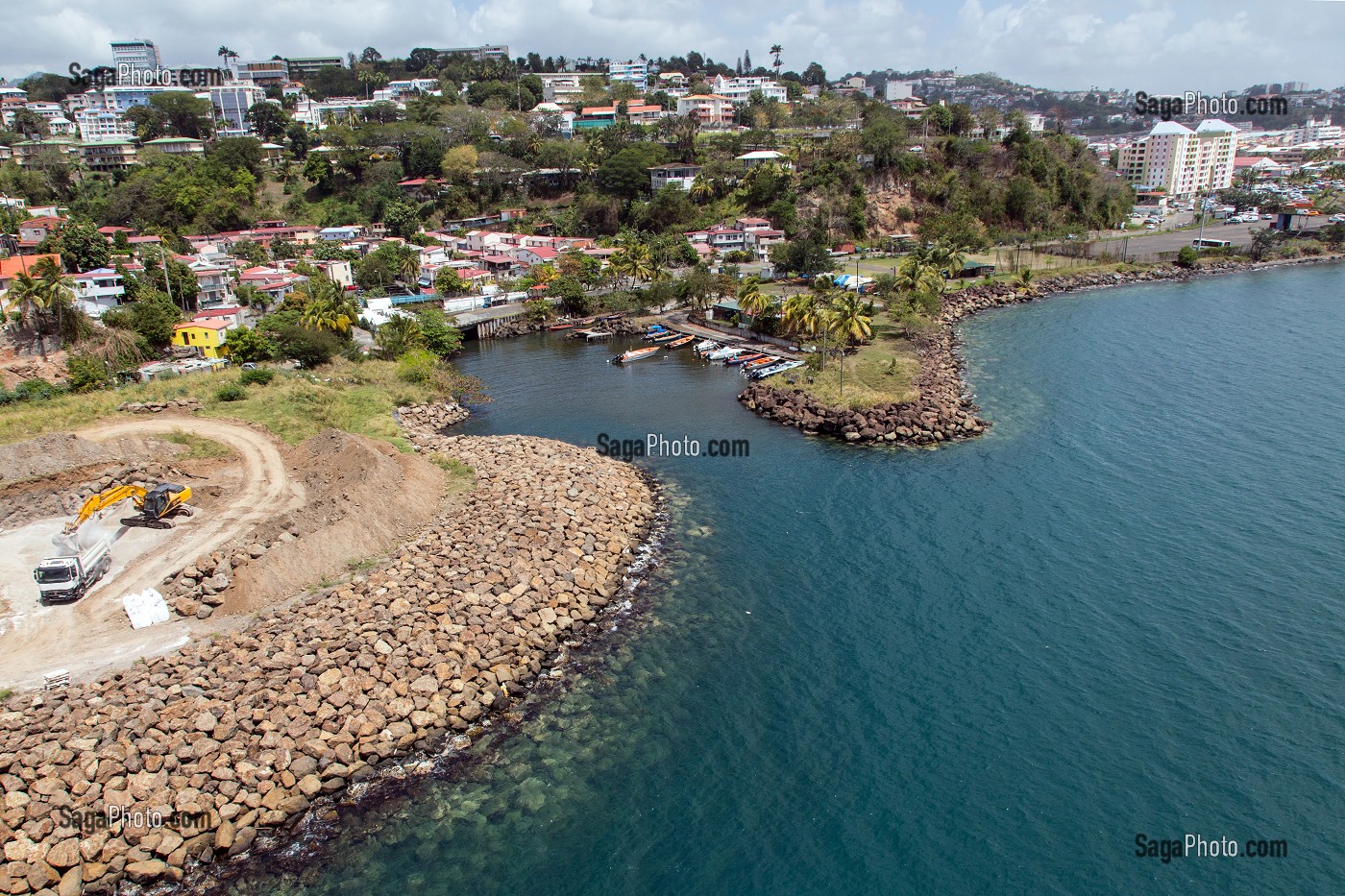 CARRIERE EN BORD DE MER, QUARTIER TEXACO, FORT-DE-FRANCE, MARTINIQUE, ANTILLES FRANCAISES, FRANCE 