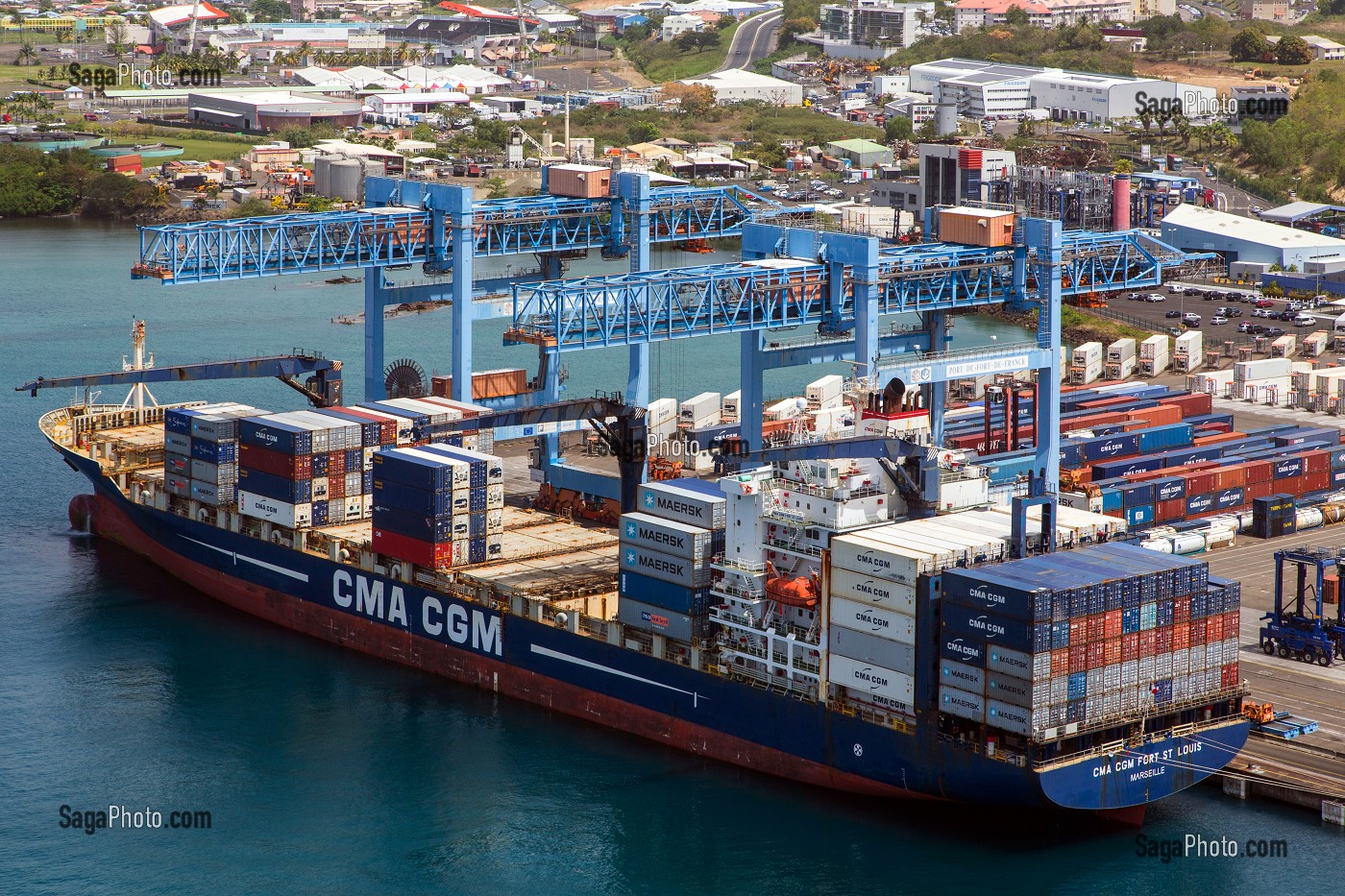 PORT DE COMMERCE ET TERMINAL PORTE-CONTENEUR DE LA POINTE DES GRIVES, FORT-DE-FRANCE, MARTINIQUE, ANTILLES FRANCAISES, FRANCE 