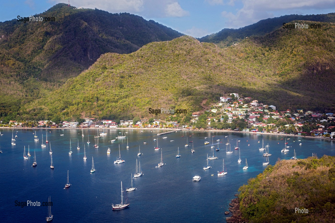 LE PORT DE PLAISANCE ET LE VILLAGE, GRANDE ANSE D'ARLET, LES ANSES-D‘ARLET, MARTINIQUE, ANTILLES FRANCAISES, FRANCE 