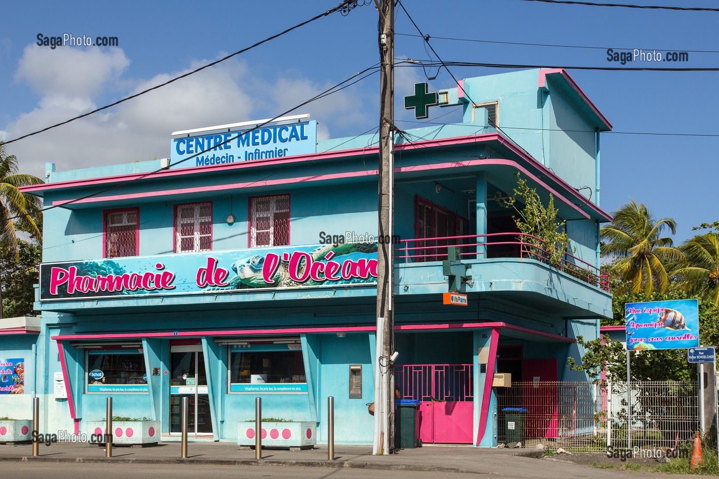 CENTRE MEDICAL (INFIRMIER ET MEDECIN) ET PHARMACIE DE L'OCEAN, SAINTE-MARIE, MARTINIQUE, ANTILLES FRANCAISES, FRANCE 