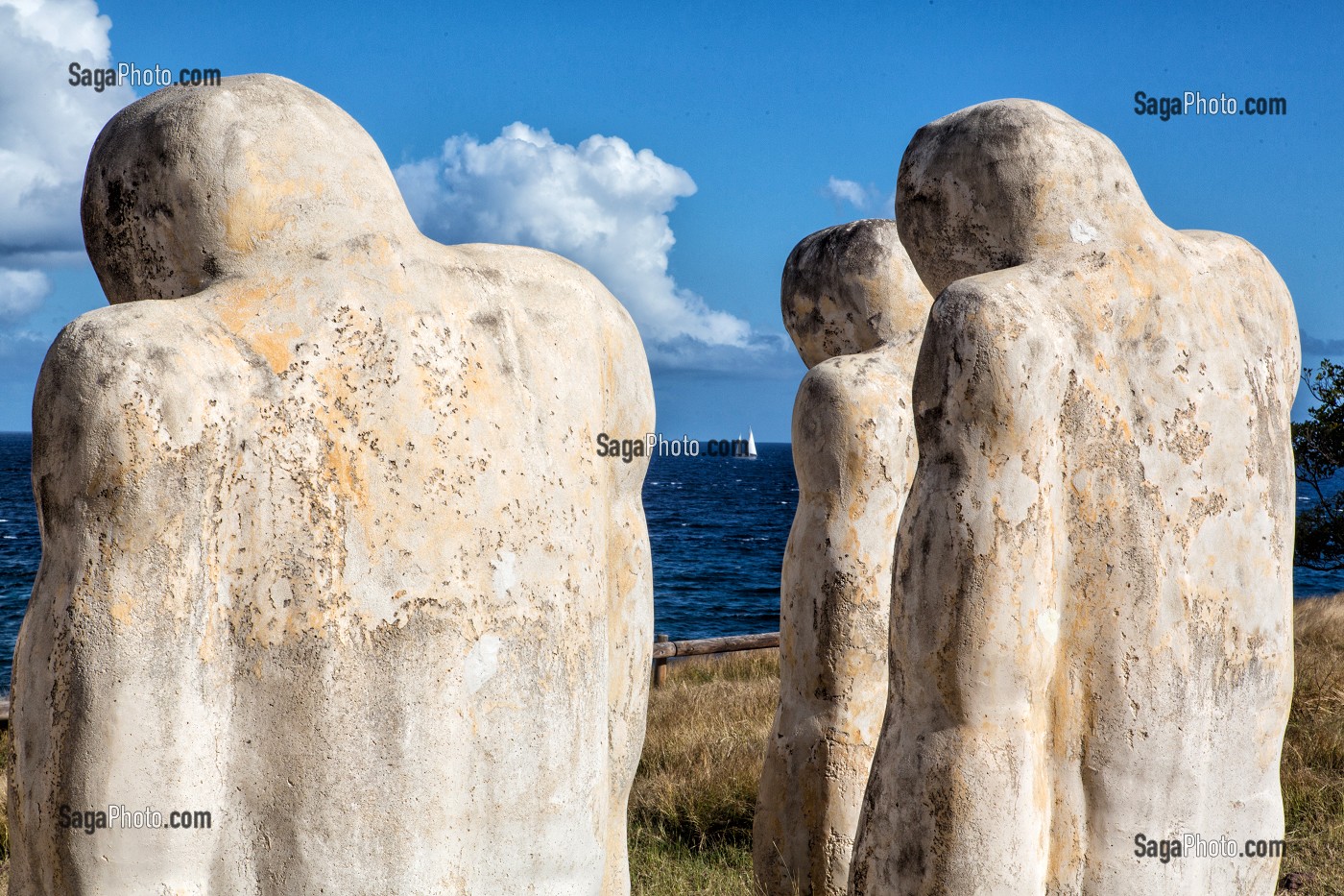 MEMORIAL DE L'ANSE CAFFARD, 15 STATUES EN HOMMAGE AU BATEAU DE MARINS NEGRIERS MORTS DANS UN NAUFRAGE SUR LES COTES, LES ANSES D'ALET, MARTINIQUE, ANTILLES FRANCAISES, FRANCE 