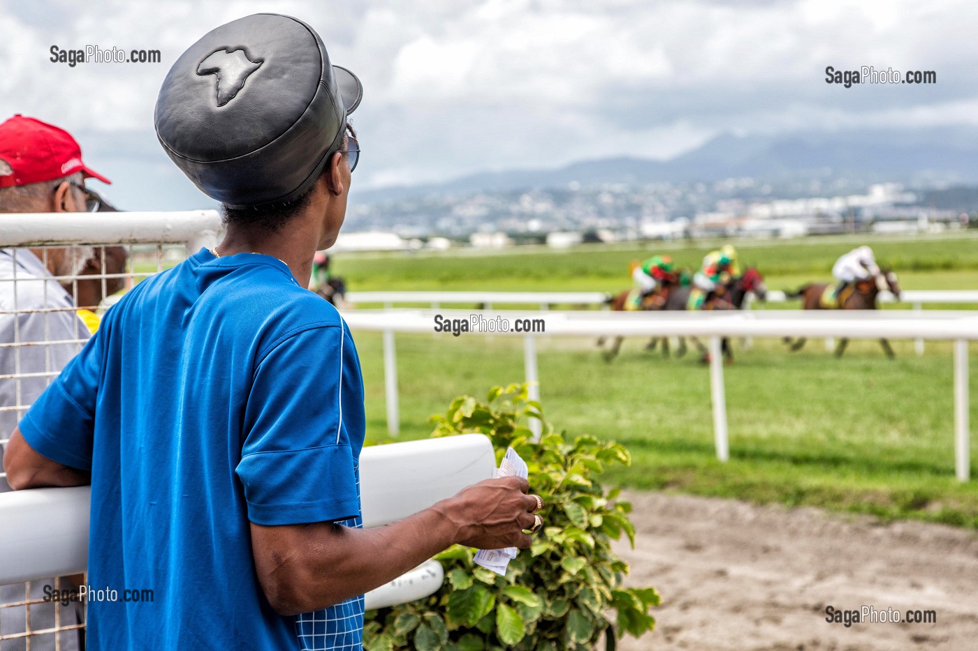 JOUEURS A L'ARRIVEE DES CHEVAUX, HIPPODROME DEPARTEMENTAL DE CARRERE, LE LAMENTIN, MARTINIQUE, ANTILLES FRANCAISES, FRANCE 