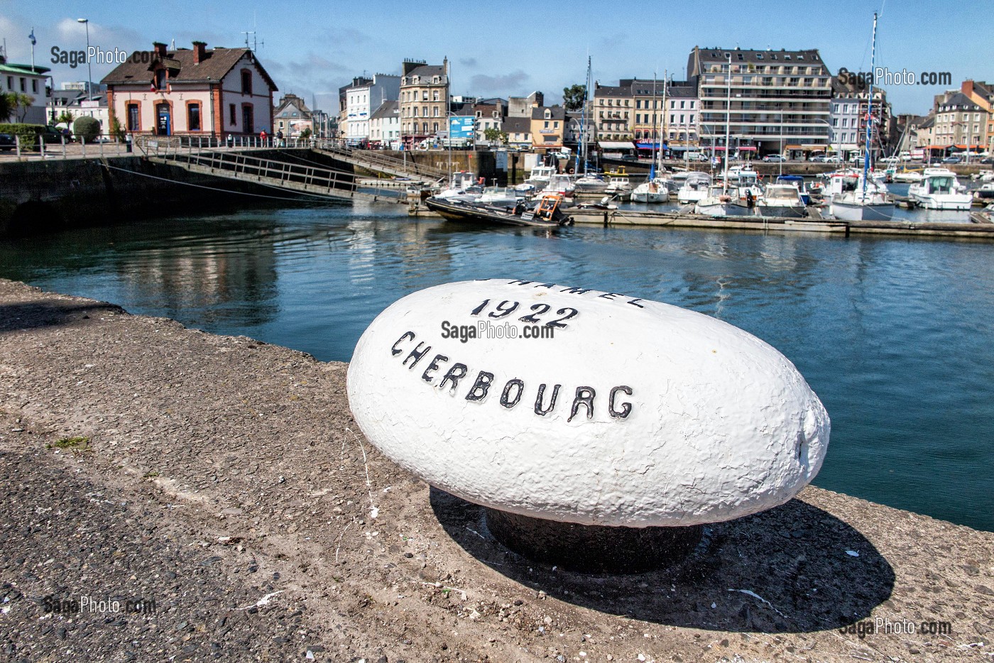 LE PORT DU CENTRE-VILLE DE CHERBOURG (50), FRANCE 