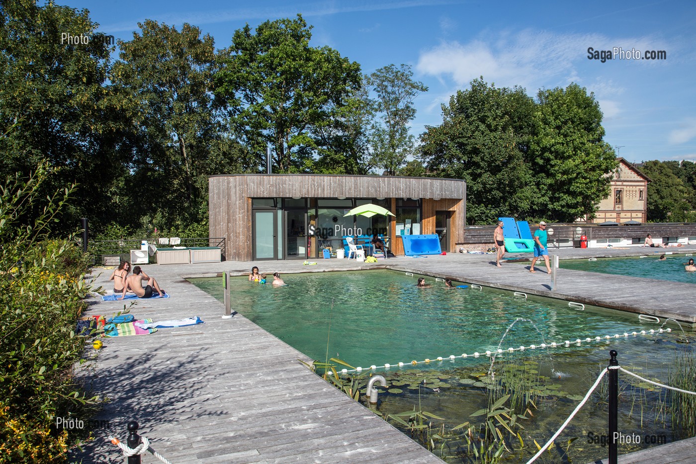 CENTRE AQUATIQUE CANTONAL BAIGNADE BIOLOGIQUE, PISCINE ECOLOGIQUE A FILTRATION NATURELLE, RUGLES (27), FRANCE 