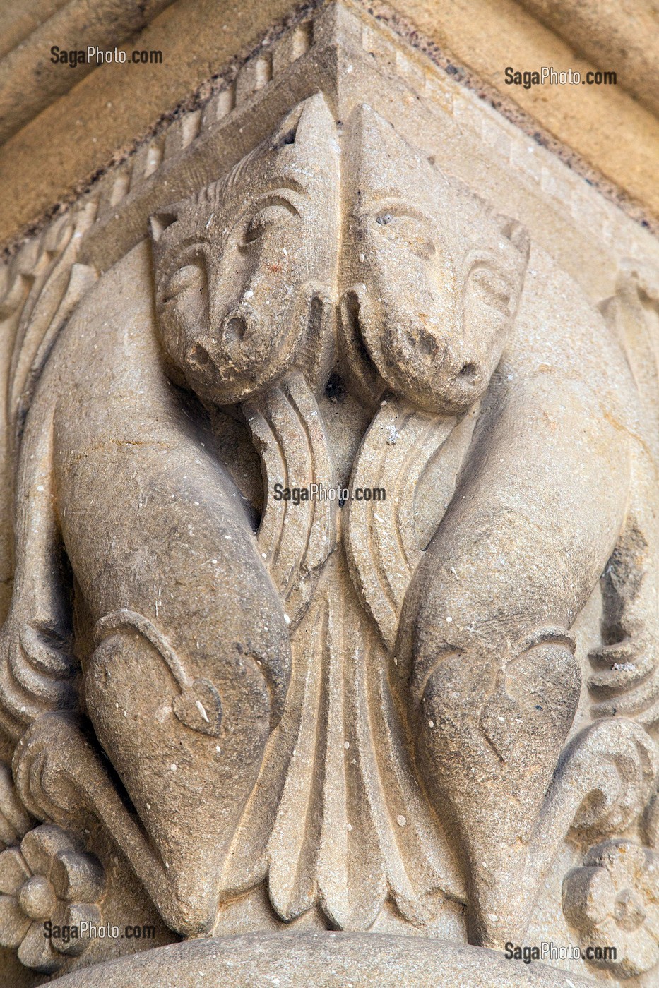 DETAIL D'UN CHAPITEAU, BASILIQUE DU SACRE COEUR, PARAY-LE-MONIAL (71), FRANCE 