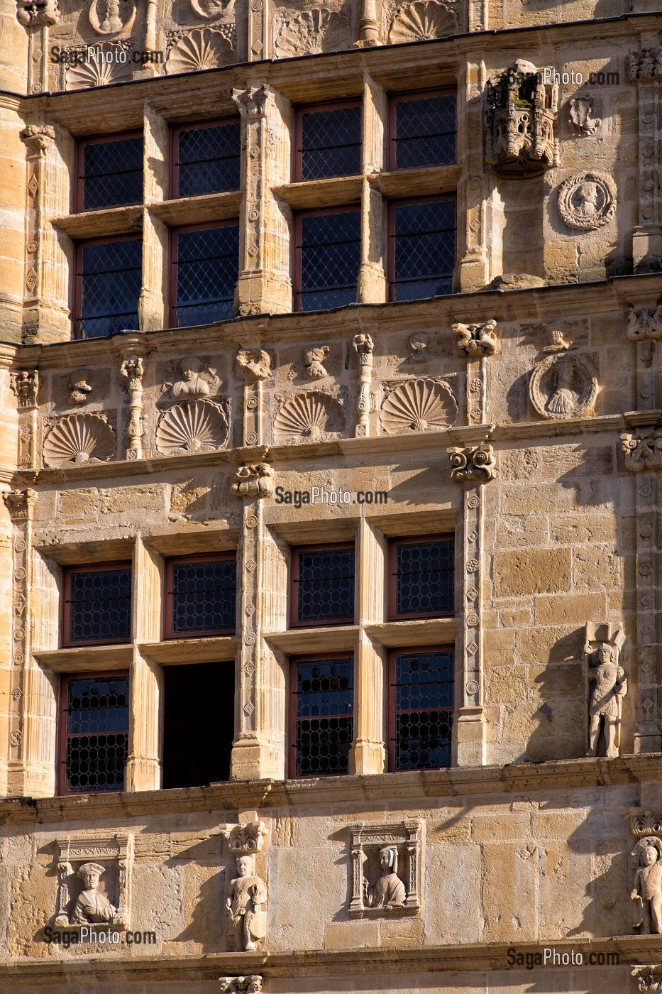 HOTEL DE VILLE DANS L'ANCIENNE MAISON DE PIERRE JAYET, STYLE RENAISSANCE DU XVI EME SIECLE, PARAY-LE-MONIAL (71), FRANCE 
