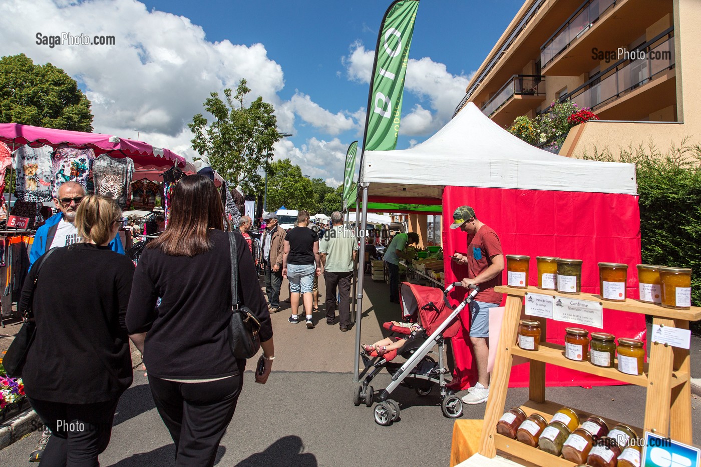 MARCHE DE PARAY-LE-MONIAL (71), FRANCE 