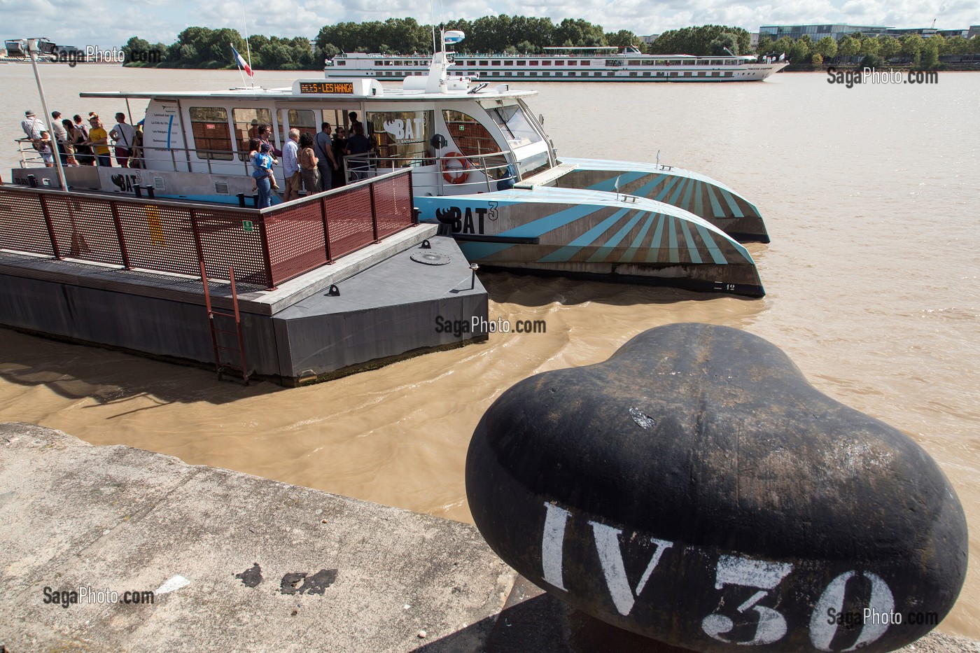 LE BATEAU TAXI BATCUB, STATION QUINCONCES, VILLE DE BORDEAUX, GIRONDE (33), FRANCE 