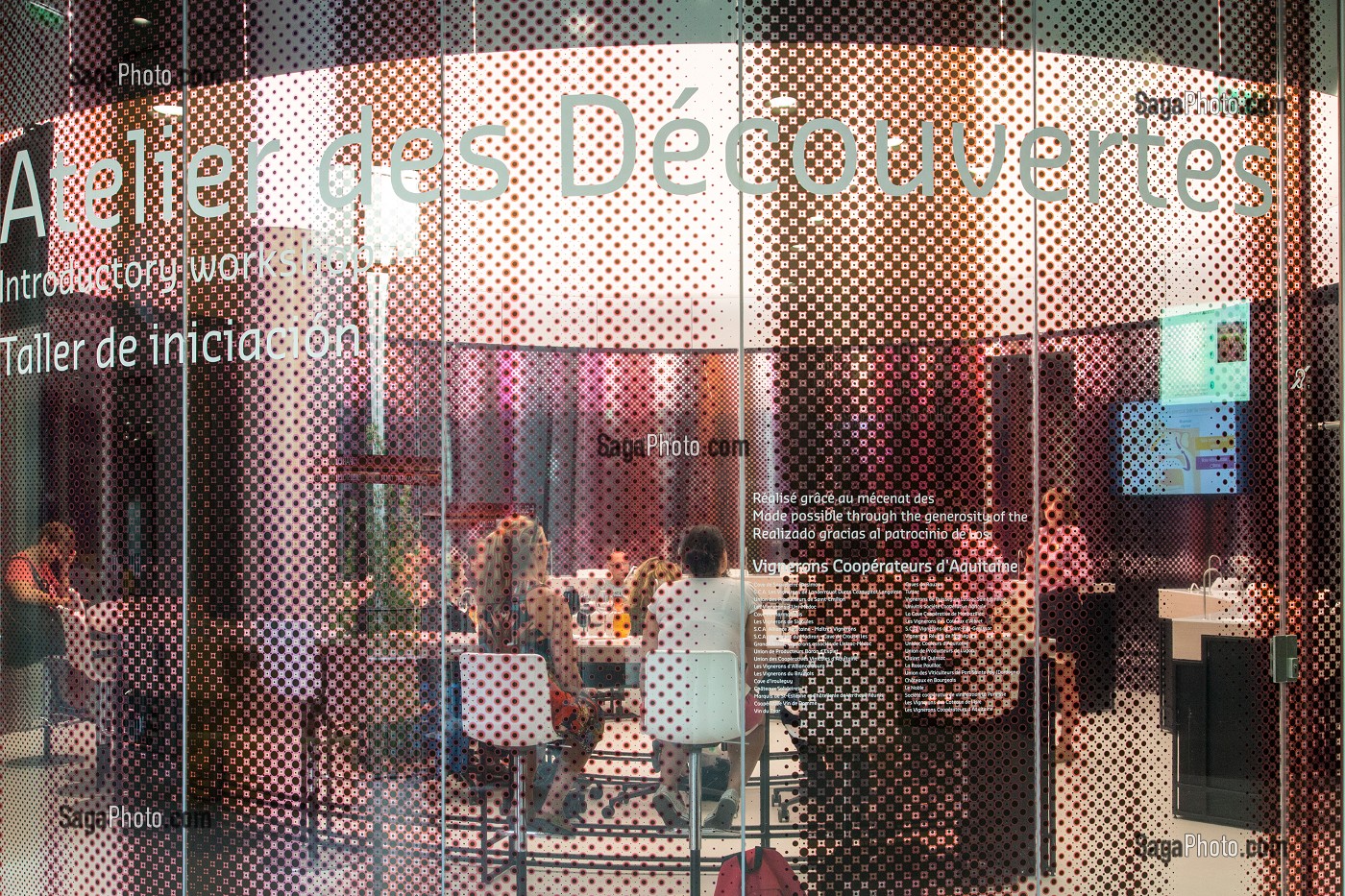 ATELIER DE DECOUVERTE, CITE DU VIN, ESPLANADE DE PONTAC, VILLE DE BORDEAUX, GIRONDE 33), FRANCE, MENTION OBLIGATOIRE : ARCHITECTE XTU ARCHITECTS/LA CITE DU VIN 