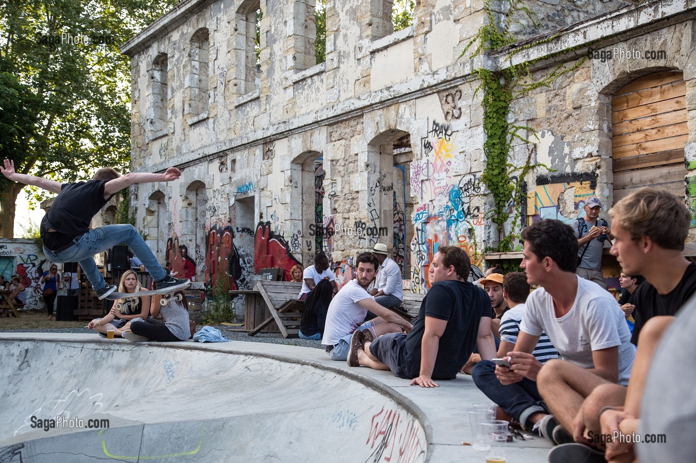 AIRE DE DETENTE ET SKATE PARK, CAMPEMENT DARWIN, ANCIENNE CASERNE NIEL, QUAI DES QUEYRIES, VILLE DE BORDEAUX, GIRONDE (33), FRANCE 
