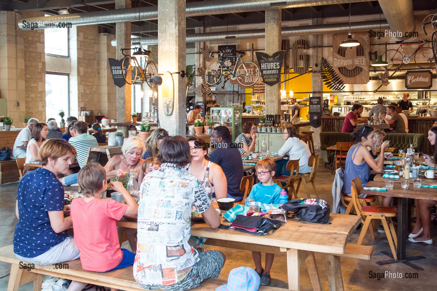 BISTROT DU MAGASIN GENERAL, CAMPEMENT DARWIN, ANCIENNE CASERNE NIEL, QUAI DES QUEYRIES, VILLE DE BORDEAUX, GIRONDE (33), FRANCE 