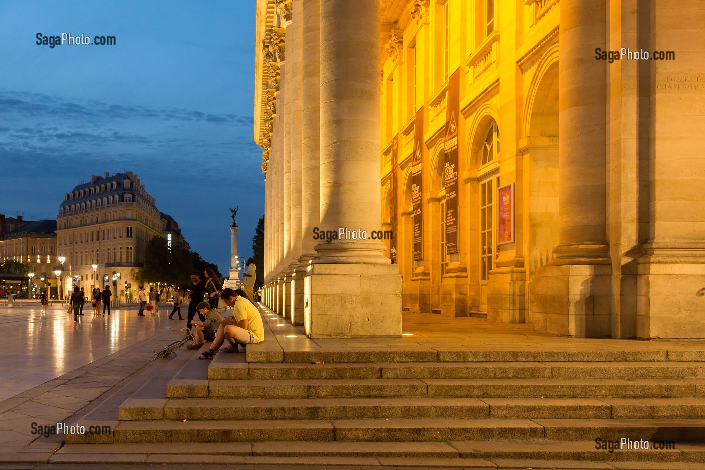 OPERA NATIONAL ECLAIRE A LA TOMBEE DE LA NUIT, PLACE DE LA COMEDIE, VILLE DE BORDEAUX, GIRONDE (33), FRANCE 