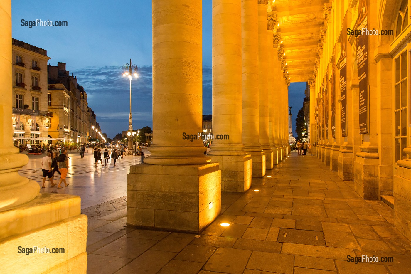 OPERA NATIONAL ECLAIRE A LA TOMBEE DE LA NUIT, PLACE DE LA COMEDIE, VILLE DE BORDEAUX, GIRONDE (33), FRANCE 