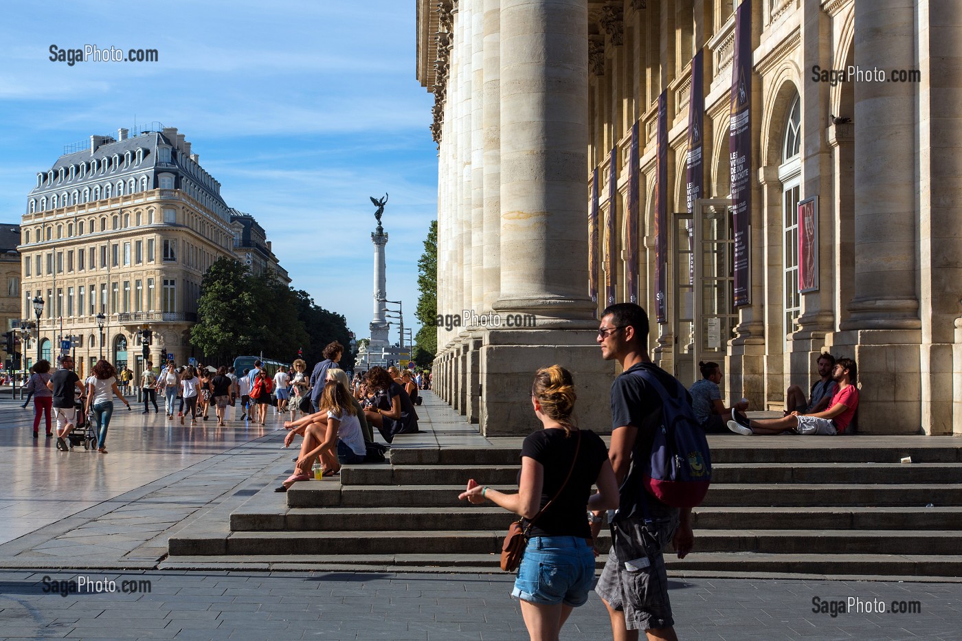 BALADE DEVANT L'OPERA NATIONAL AVEC LA COLONNE DES GIRONDINS, PLACE DE LA COMEDIE, VILLE DE BORDEAUX, GIRONDE (33), FRANCE 