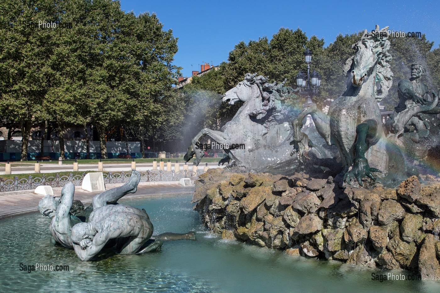 LE QUADRIGE DES CHEVAUX MARINS, FONTAINE DU MONUMENT DES GIRONDINS A LA MEMOIRE DES DEPUTES GIRONDINS, PLACE DES QUINCONCES, VILLE DE BORDEAUX, GIRONDE (33), FRANCE 