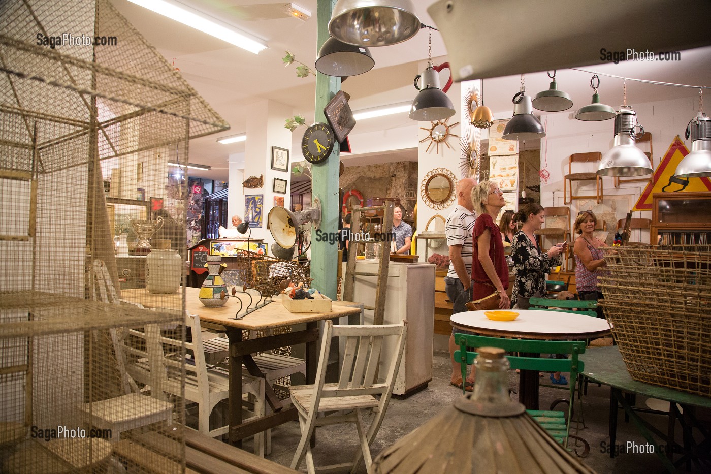 LE PASSAGE DES BROCANTEURS, PLACE SAINT-MICHEL, VILLE DE BORDEAUX, GIRONDE (33), FRANCE 