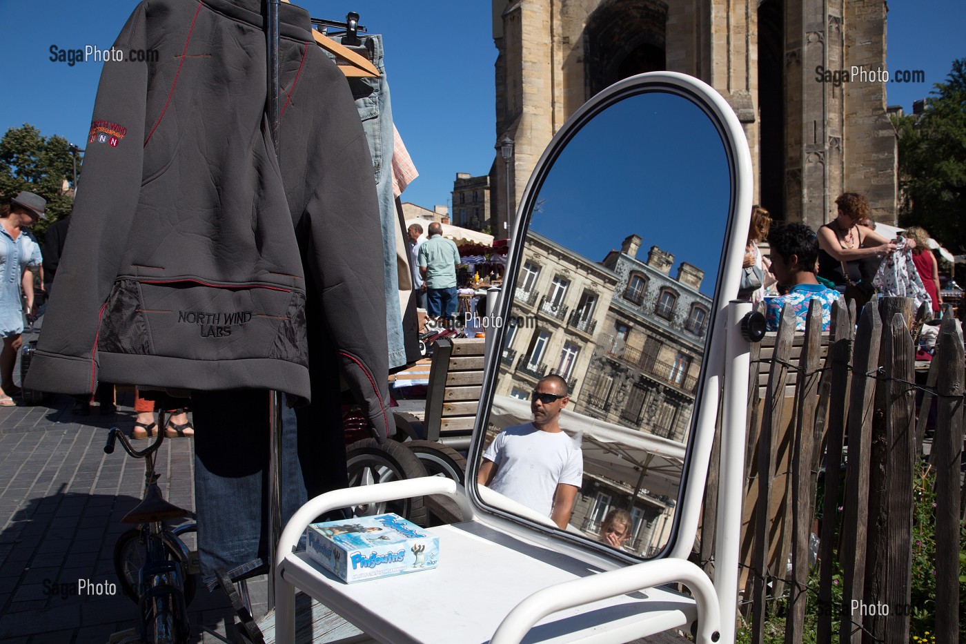 LE MARCHE DE LA BROCANTE, PLACE SAINT-MICHEL, VILLE DE BORDEAUX, GIRONDE (33), FRANCE 