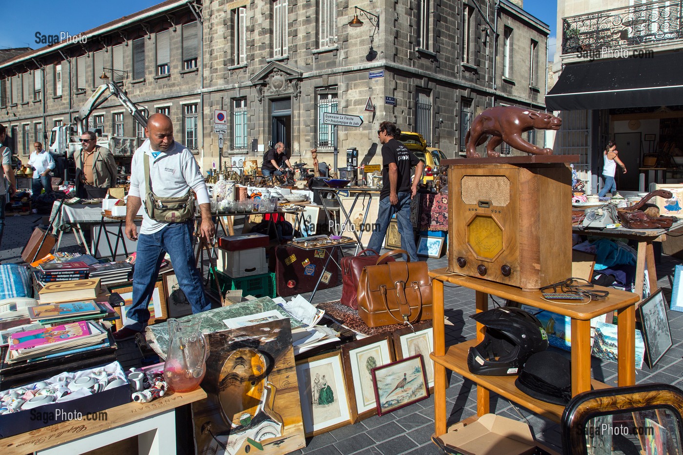 LE MARCHE DE LA BROCANTE, PLACE SAINT-MICHEL, VILLE DE BORDEAUX, GIRONDE (33), FRANCE 