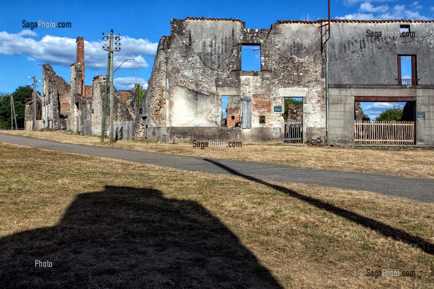 PLACE DU VILLAGE MARTYR D'ORADOUR-SUR-GLANE DETRUIT LE 10 JUIN 1944 L'ARMEE ALLEMANDE, BATAILLON SS PANZERGENADIER DER FUHRER AVEC UN MASSACRE DE LA POPULATION FAISANT 642 MORTS, HAUTE-VIENNE (87), FRANCE 