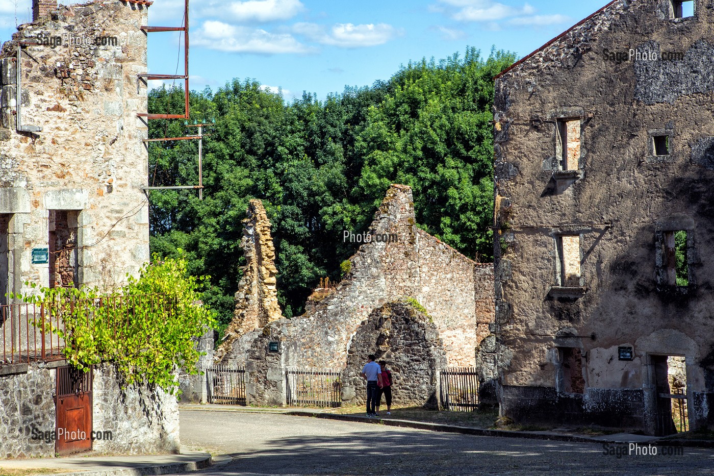 PLACE DU VILLAGE MARTYR D'ORADOUR-SUR-GLANE DETRUIT LE 10 JUIN 1944 L'ARMEE ALLEMANDE, BATAILLON SS PANZERGENADIER DER FUHRER AVEC UN MASSACRE DE LA POPULATION FAISANT 642 MORTS, HAUTE-VIENNE (87), FRANCE 
