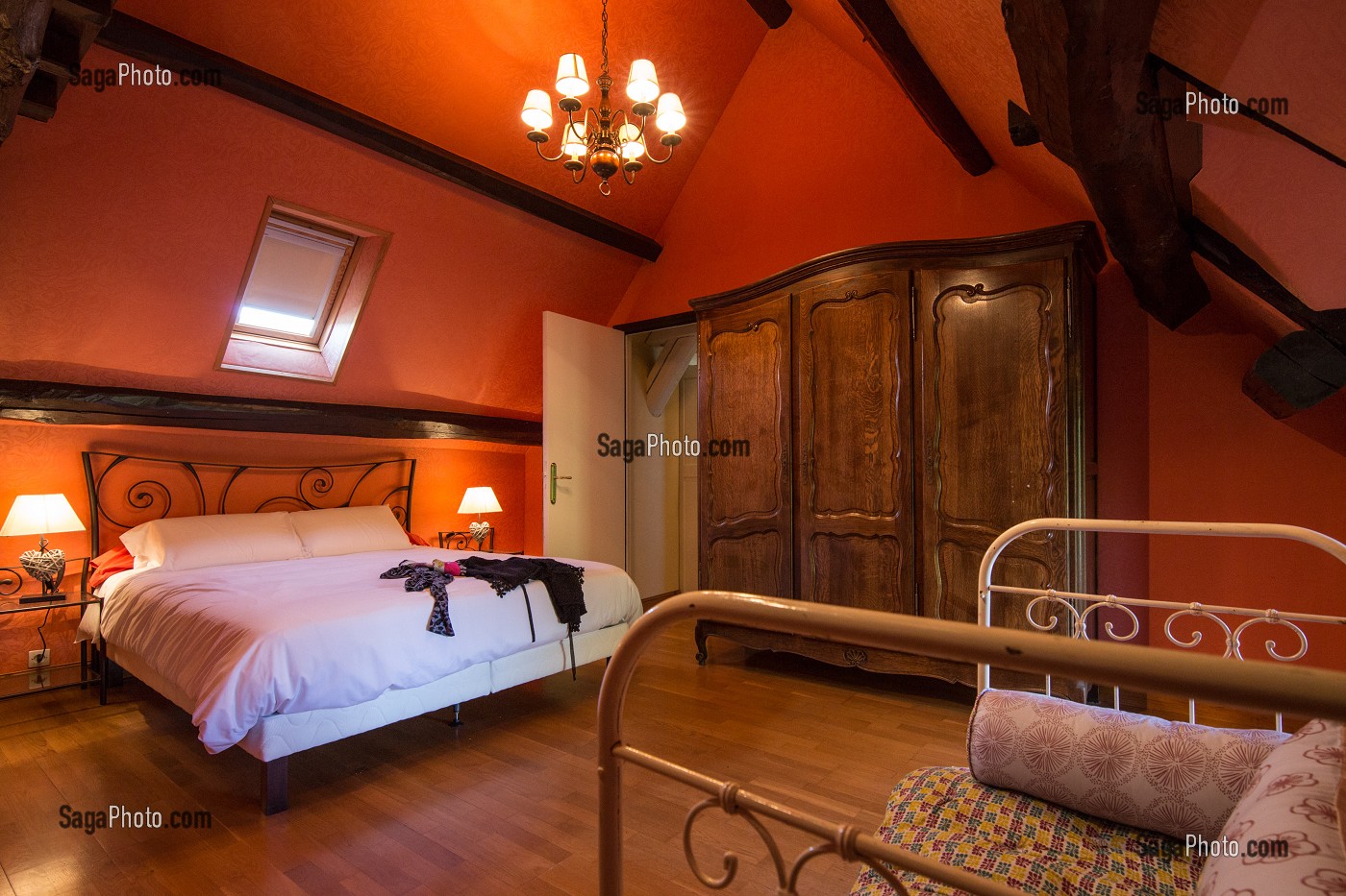 CHAMBRE FAMILIALE, GRAND GITE DE CHARTRES, MESLAY-LE-GRENET (28), FRANCE 