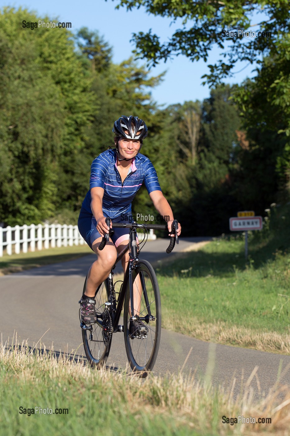 KRIS VACHERON, FABRICANT DE CADRE DE VELO ET CREATEUR DE LA MARQUE JULIE RACING DESIGN, GARNAY (28), FRANCE 