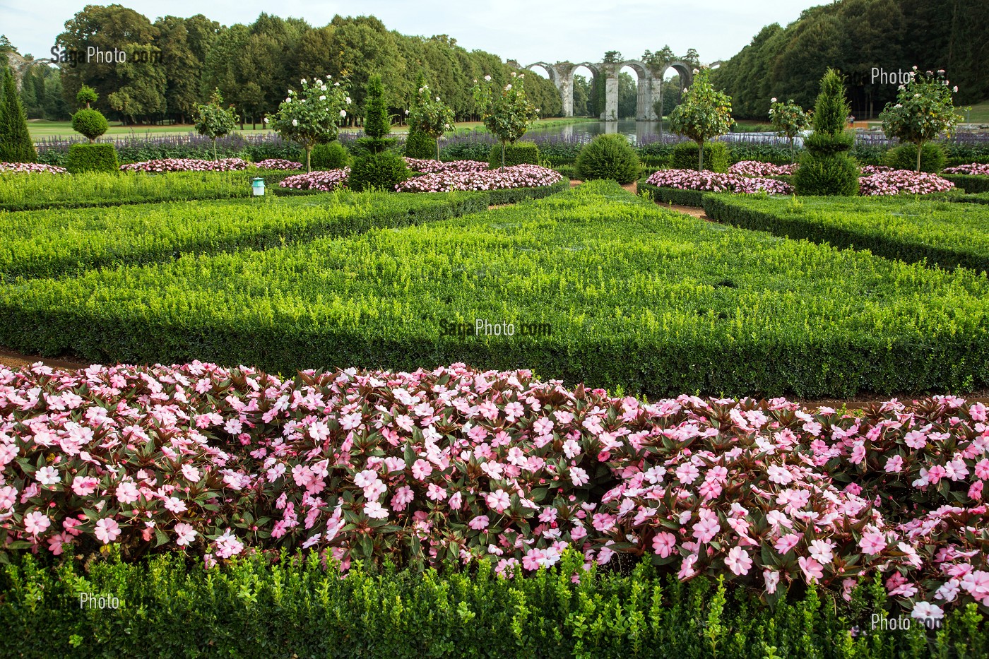 JARDIN A LA FRANCAISE DE ANDRE LE NOTRE, CHATEAU DE MAINTENON (28), FRANCE 