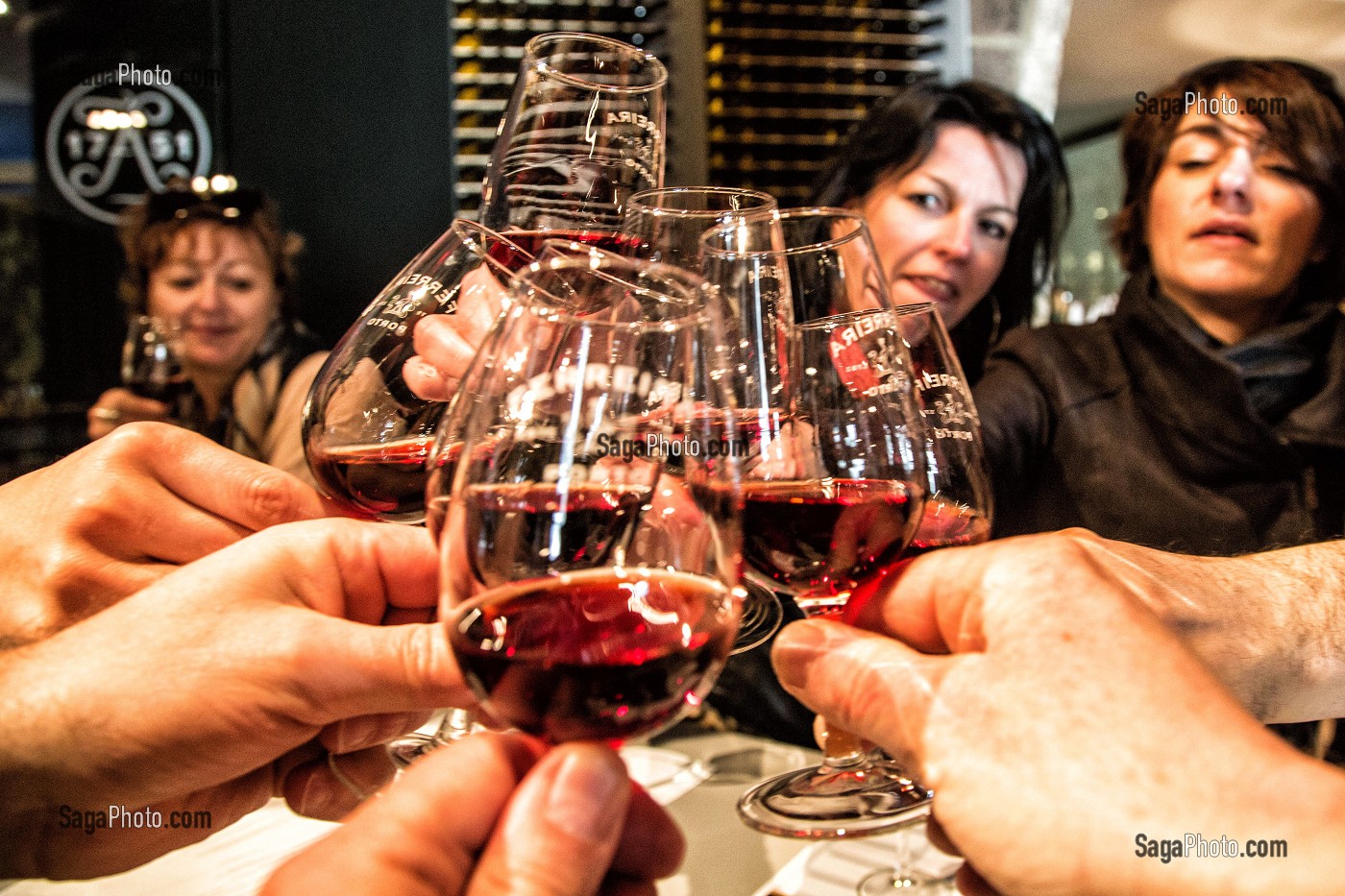 DEGUSTATION DES VINS DE PORTO DE LA SOCIETE FERREIRA, VILA NOVA DE GAIA, PORTO, PORTUGAL 