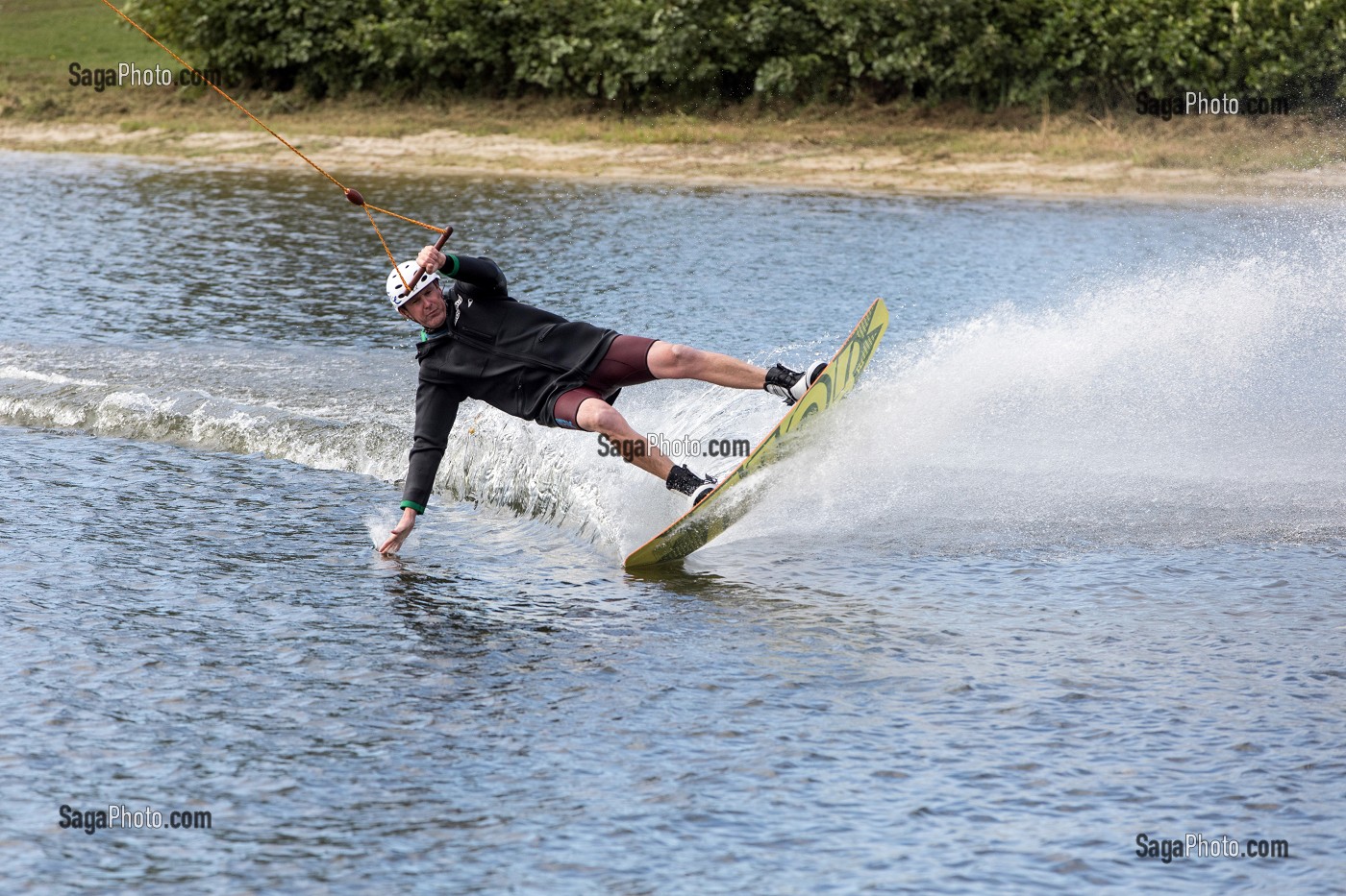 WAKEBOARD SUR L'ETANG DE LA BASE DE LOISIRS DE FONTAINE-SIMON (28), FRANCE 