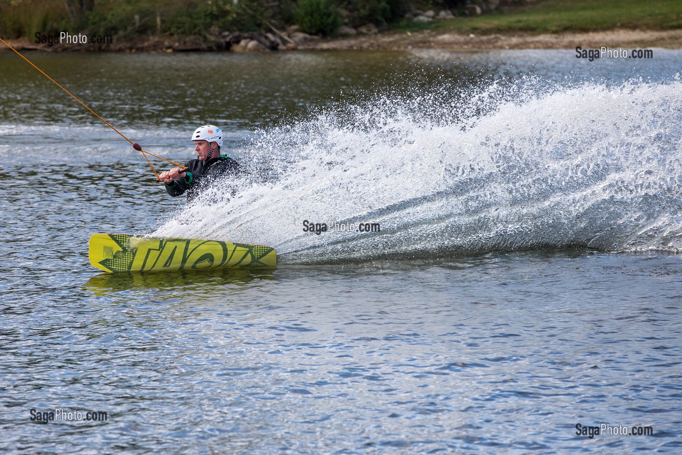 WAKEBOARD SUR L'ETANG DE LA BASE DE LOISIRS DE FONTAINE-SIMON (28), FRANCE 