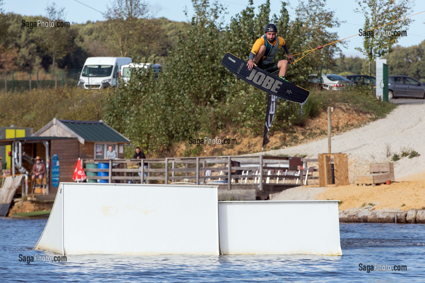 WAKEBOARD SUR L'ETANG DE LA BASE DE LOISIRS DE FONTAINE-SIMON (28), FRANCE 