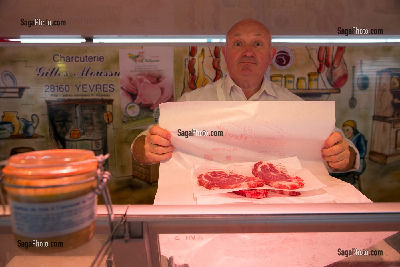 COTE DE PORC, CHARCUTERIE GILLES MOSSU, MARCHE COUVERT, CHARTRES (28), FRANCE 