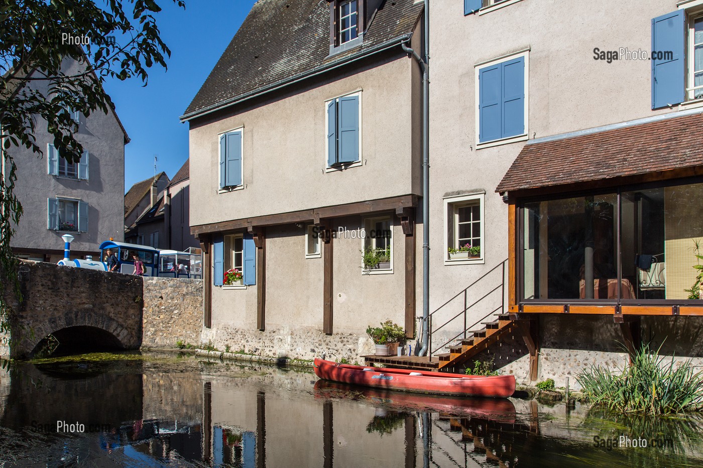 LES BORDS DE L'EURE DANS LA BASSE VILLE, CHARTRES (28), FRANCE 