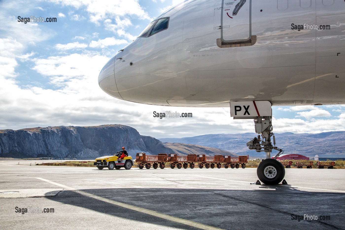 AEROPORT INTERNATIONAL DE KANGERLUSSUAQ AU NORD DU CERCLE POLAIRE, GROENLAND 