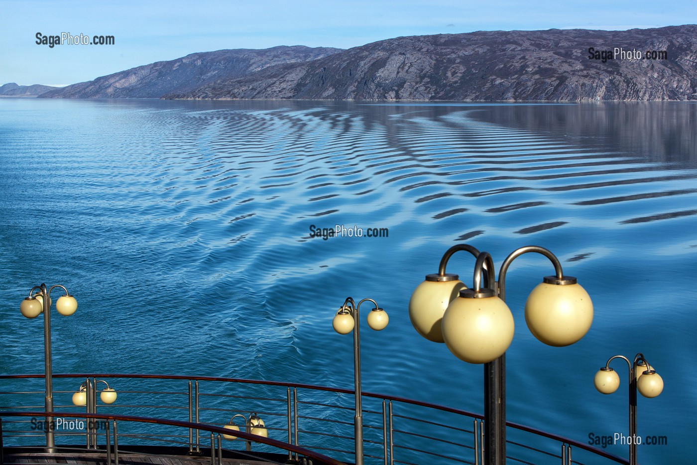 PONT SUPERIEUR DE L'ASTORIA, NAVIGATION DANS LE FJORD DE KANGERLUSSUAQ, GROENLAND 